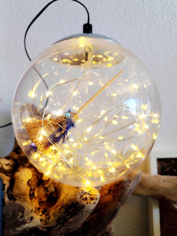 ESCOBA MÁGICA LED COLGANTE